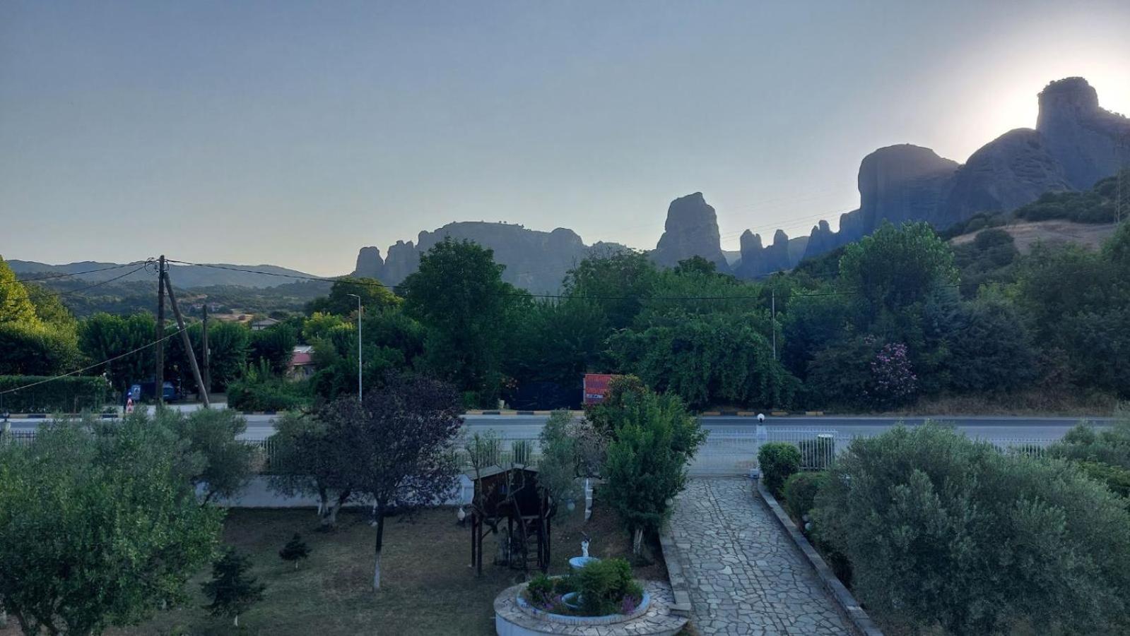 Гостевой дом Pomegranate Tree House - Meteora Калампака Экстерьер фото